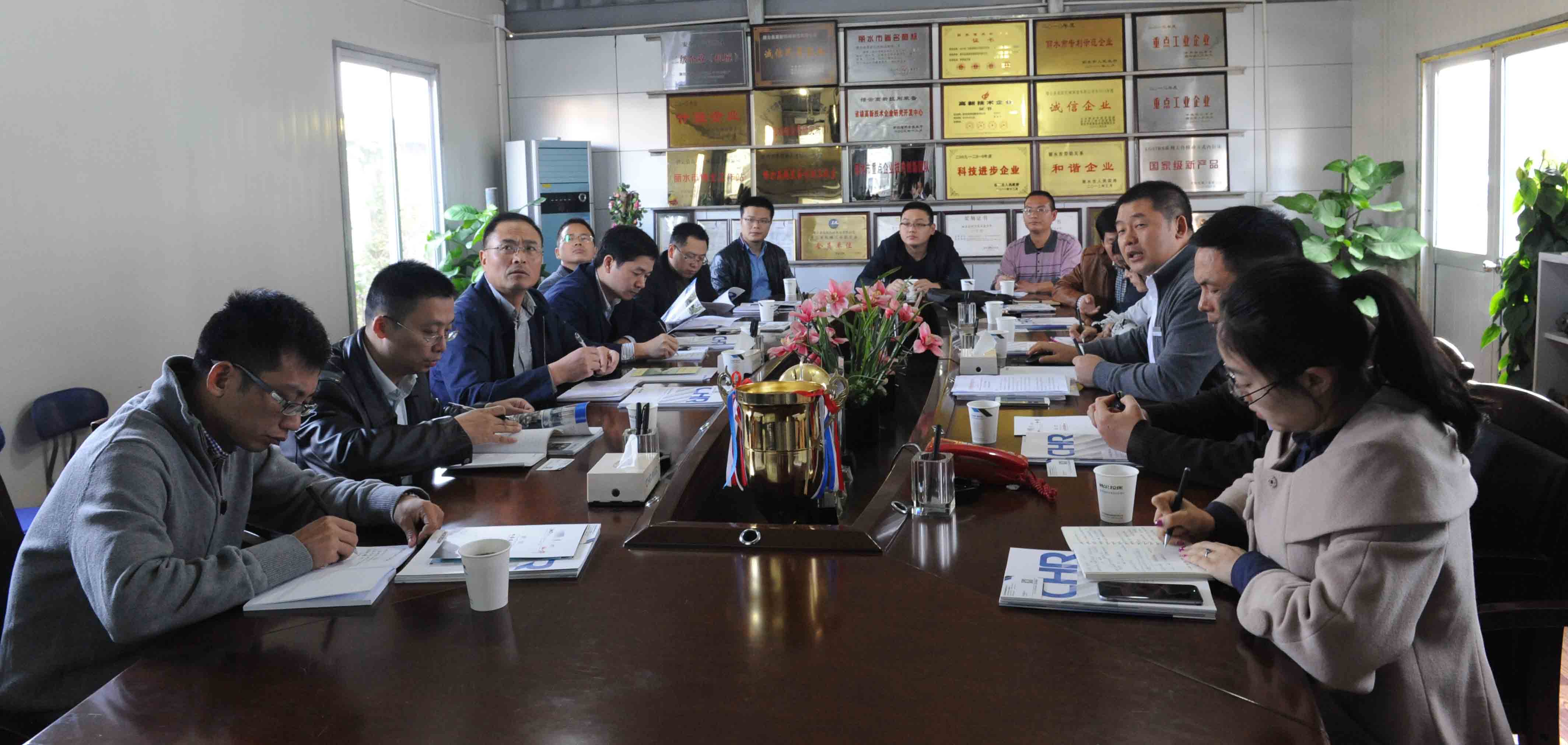 高端拉床,專用機床,內拉床,外拉床,數控機床,自動化生產線,工業(yè)機器人,拉床,拉刀,自動化